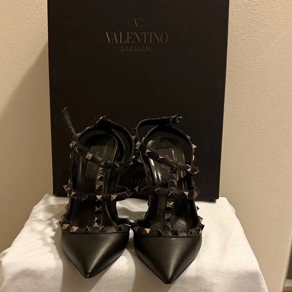 Valentino Garavani Black Rockstud Heels - Picture 1 of 6